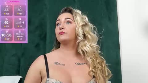 Snapshot of sophie_maeve chatting on October 2025 06:04:02 AM sophie_maeve online show from October 2025 06:04:02 AM