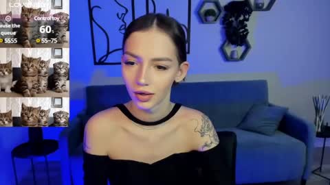 Snapshot of sophiecherrie chatting on December 2024 03:58:01 AM Sophie online show from December 2024 03:58:01 AM