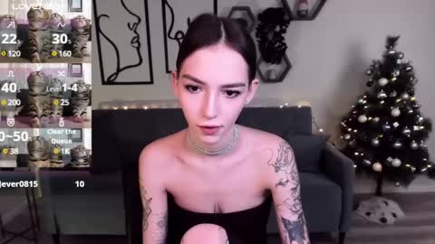Snapshot of sophiecherrie chatting on December 2024 11:32:01 PM Sophie online show from December 2024 11:32:01 PM