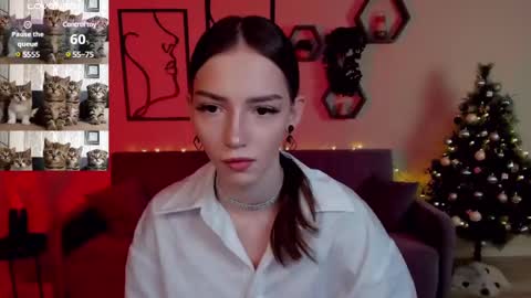 Snapshot of sophiecherrie chatting on December 2024 04:31:02 AM Sophie online show from December 2024 04:31:02 AM