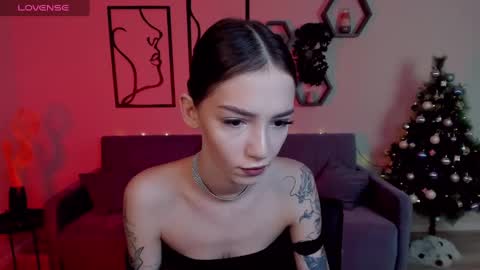 Snapshot of sophiecherrie chatting on December 2024 01:26:01 AM Sophie online show from December 2024 01:26:01 AM