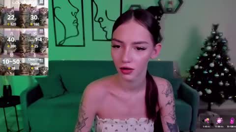 Snapshot of sophiecherrie chatting on January 2025 01:53:01 PM Sophie online show from January 2025 01:53:01 PM