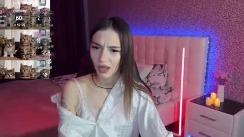 Snapshot of sophiecherrie chatting on January 2025 06:09:01 AM Sophie online show from January 2025 06:09:01 AM