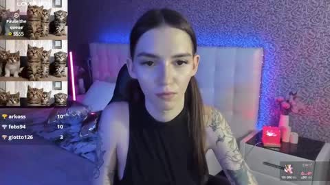 Snapshot of sophiecherrie chatting on February 2025 05:59:01 PM Sophie online show from February 2025 05:59:01 PM