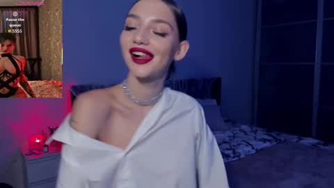 Snapshot of sophiecherrie chatting on October 2025 02:18:01 PM Sophie online show from October 2025 02:18:01 PM