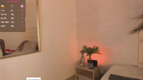 Snapshot of sophiecollins_1 chatting on October 2025 11:44:01 AM Sophie online show from October 2025 11:44:01 AM