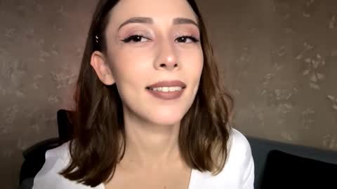 Snapshot of sophiedescoteaux chatting on October 2025 08:40:02 PM Mira online show from October 2025 08:40:02 PM