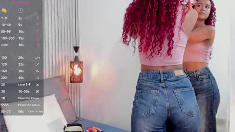 Snapshot of sophiee_velvet chatting on December 2024 07:57:01 PM online show from December 2024 07:57:01 PM