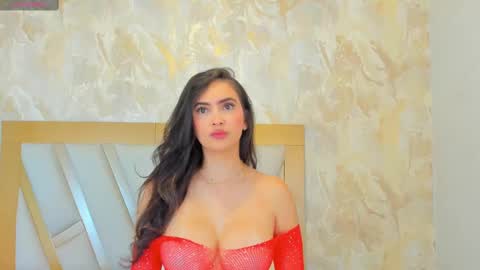 Sophie online show from November 2025 01:43:02 PM