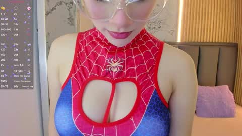 Sophie  online show from October 2025 12:47:02 PM