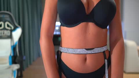       online show from October 2025 08:07:01 PM