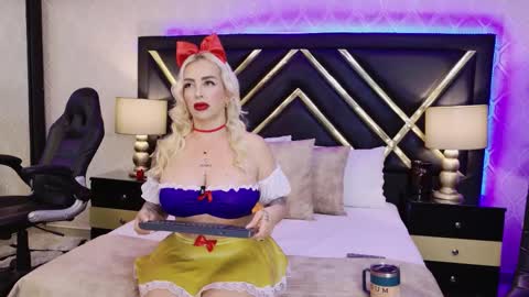 SophieWinslow online show from November 2025 01:57:01 PM