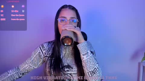 Snapshot of sophy_smilesweet chatting on December 2024 11:33:02 AM SOPHY ROGERS online show from December 2024 11:33:02 AM