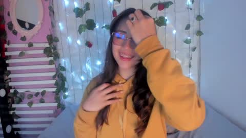 Snapshot of sophy_smilesweet chatting on January 2025 02:46:01 PM SOPHY ROGERS online show from January 2025 02:46:01 PM