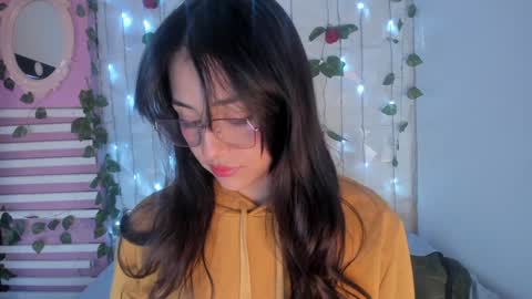 Snapshot of sophy_smilesweet chatting on January 2025 05:47:02 PM SOPHY ROGERS online show from January 2025 05:47:02 PM