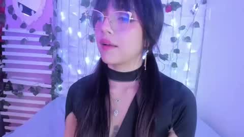 Snapshot of sophy_smilesweet chatting on January 2025 06:03:02 PM SOPHY ROGERS online show from January 2025 06:03:02 PM