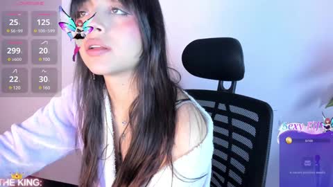 Snapshot of sophy_smilesweet chatting on February 2025 02:45:01 PM SOPHY ROGERS online show from February 2025 02:45:01 PM