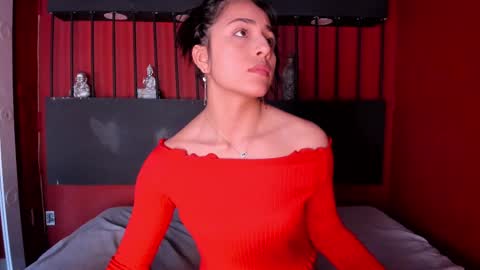 Snapshot of sophy_smilesweet chatting on February 2025 12:01:02 PM SOPHY ROGERS online show from February 2025 12:01:02 PM