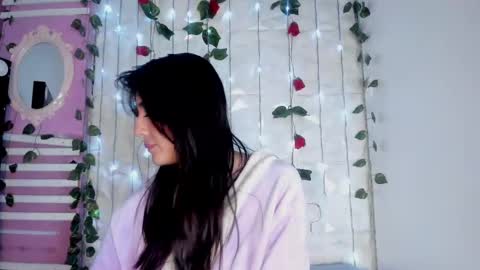 Snapshot of sophy_smilesweet chatting on March 2025 02:56:02 PM SOPHY ROGERS online show from March 2025 02:56:02 PM