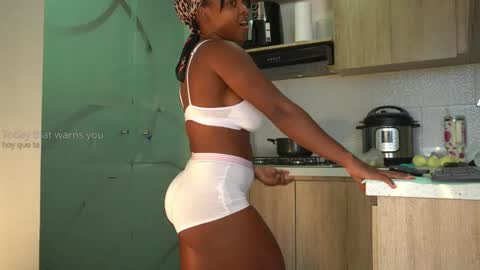 Snapshot of sow_fitt chatting on March 2025 06:00:02 PM sow_fitt online show from March 2025 06:00:02 PM
