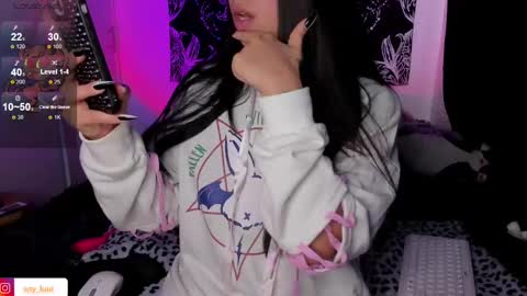 LUISA  online show from March 2025 08:53:01 PM