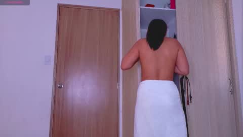 Naty online show from October 2025 12:17:01 PM