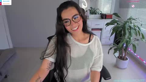 Luisa    online show from December 2024 10:23:02 PM