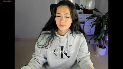 Luisa    online show from January 2025 11:01:02 PM