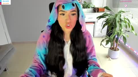 Luisa    online show from January 2025 09:54:01 PM
