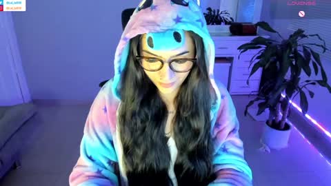 Luisa    online show from January 2025 12:55:02 AM