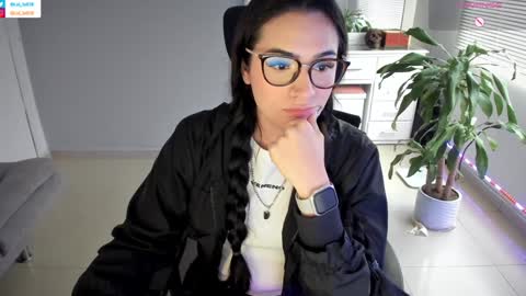 Luisa    online show from January 2025 09:35:02 PM
