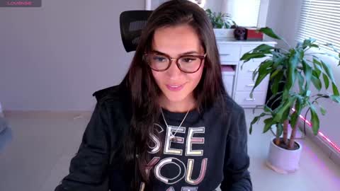 Luisa    online show from January 2025 10:11:02 PM