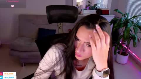 Luisa    online show from February 2025 10:53:02 PM