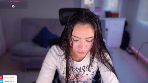 Luisa    online show from February 2025 10:20:02 PM
