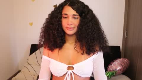 Snapshot of soytropicalfruit chatting on December 2024 08:43:02 PM You want to talk to me more personal follow me in My Channel VIP 50 the discount online show from December 2024 08:43:02 PM
