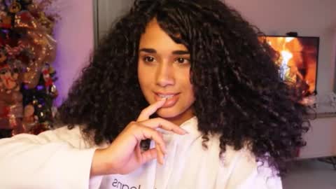 Snapshot of soytropicalfruit chatting on January 2025 11:06:01 PM You want to talk to me more personal follow me in My Channel VIP 50 the discount online show from January 2025 11:06:01 PM