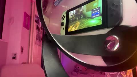 Spacegirl online show from November 2025 10:09:02 PM