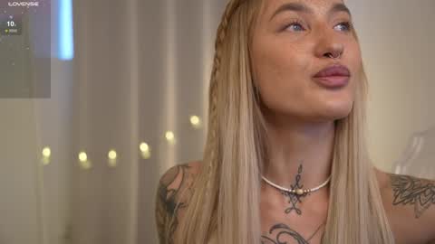 Snapshot of sparks__daisy chatting on December 2024 11:00:01 AM DAISY online show from December 2024 11:00:01 AM