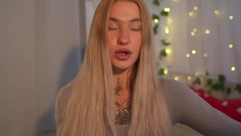 Snapshot of sparks__daisy chatting on January 2025 03:28:02 PM DAISY online show from January 2025 03:28:02 PM