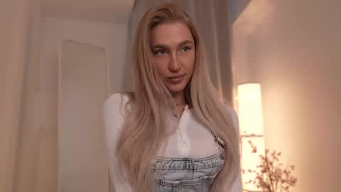 Snapshot of sparks__daisy chatting on February 2025 02:16:02 PM DAISY online show from February 2025 02:16:02 PM