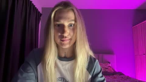 Snapshot of sparks__daisy chatting on October 2025 11:30:01 AM DAISY online show from October 2025 11:30:01 AM