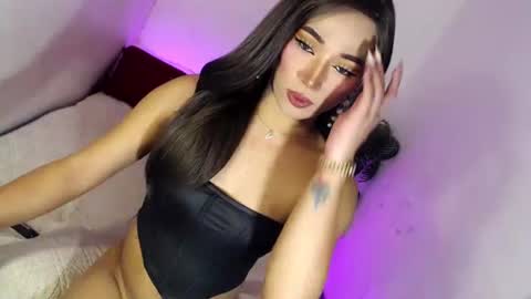 Snapshot of spicy_kinky chatting on October 2025 05:30:02 AM Alora online show from October 2025 05:30:02 AM