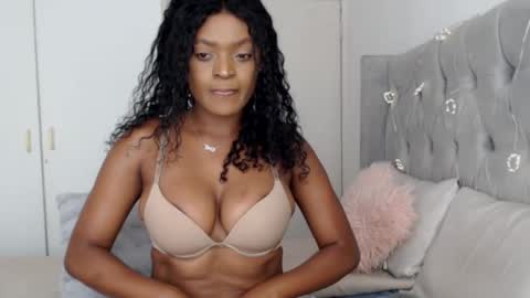 Snapshot of spicyangie chatting on October 2025 04:45:01 AM Im Angela online show from October 2025 04:45:01 AM