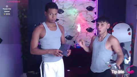 Snapshot of spicyboys_ chatting on November 2025 02:33:02 AM online show from November 2025 02:33:02 AM