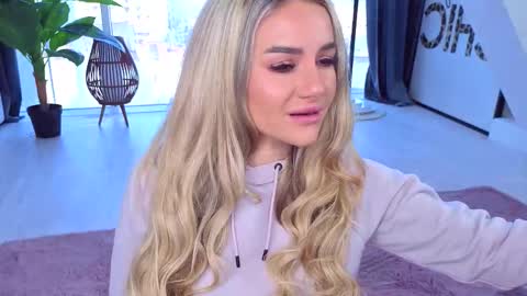 Anna online show from October 2025 10:47:02 AM