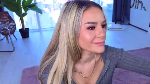 Anna online show from November 2025 11:12:02 AM