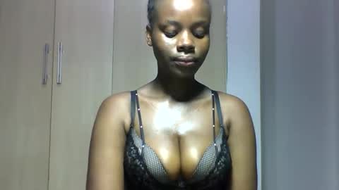 Snapshot of squiter_girlie chatting on November 2025 06:25:02 AM Squiter online show from November 2025 06:25:02 AM