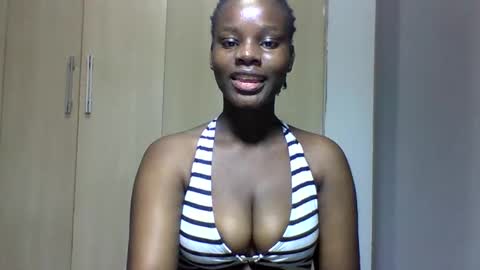 Snapshot of squiter_girlie chatting on November 2025 07:51:01 AM Squiter online show from November 2025 07:51:01 AM