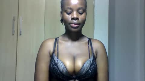 Snapshot of squiter_girlie chatting on November 2025 05:52:01 AM Squiter online show from November 2025 05:52:01 AM