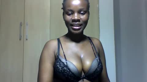 Snapshot of squiter_girlie chatting on November 2025 04:44:02 AM Squiter online show from November 2025 04:44:02 AM